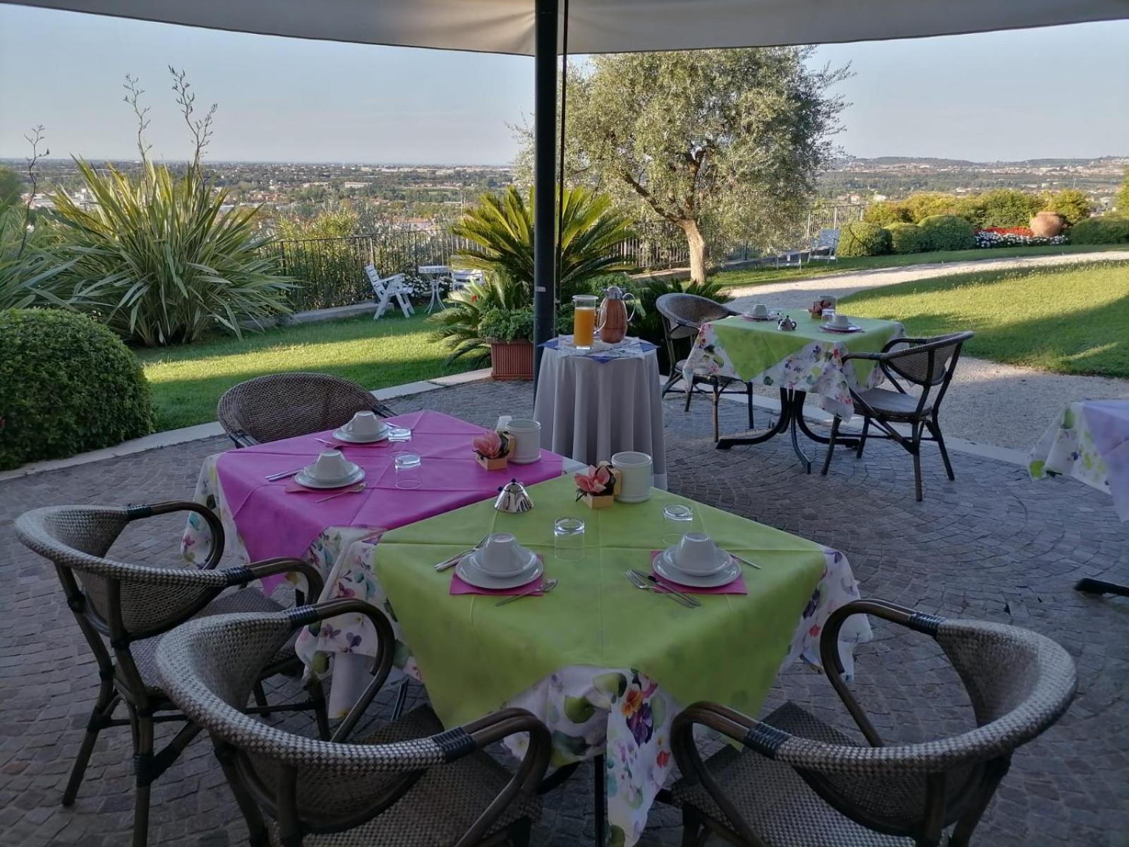 Villa Archi B&B ซานเปียโตร อิน กาเรียโน ภายนอก รูปภาพ